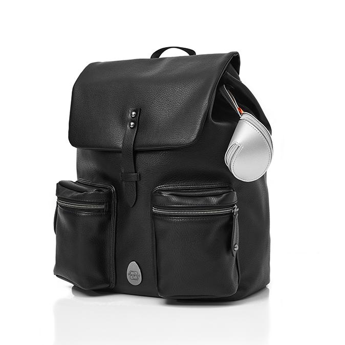 Front of the Hastings knapsack in black with 2 front pockets and backpack straps showing