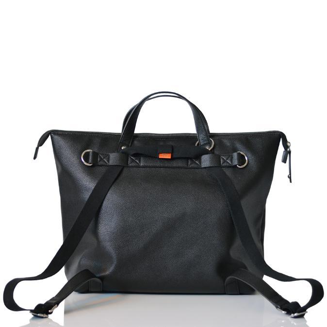 Front image of the Saunton black with two front pockets